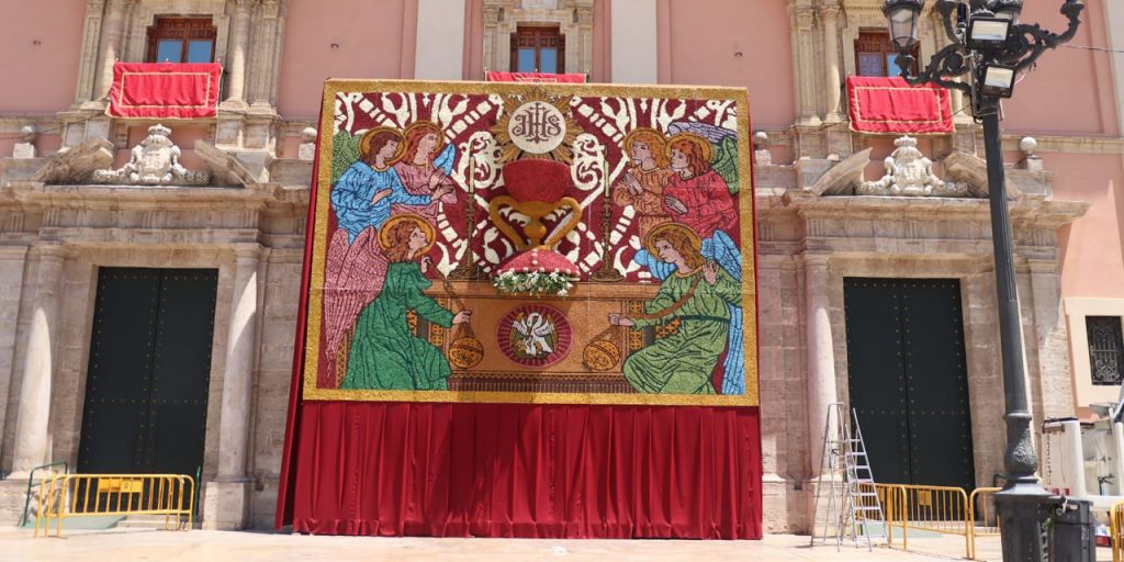  150 kilos de flores componen este año el tapiz del Corpus de València