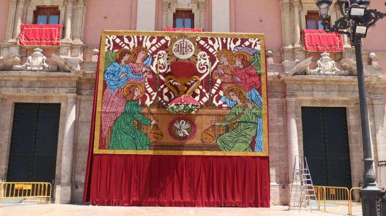 150 kilos de flores componen este año el tapiz del Corpus de València